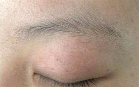 眉毛稀少的人怎么样（眉毛稀少的人好不好）